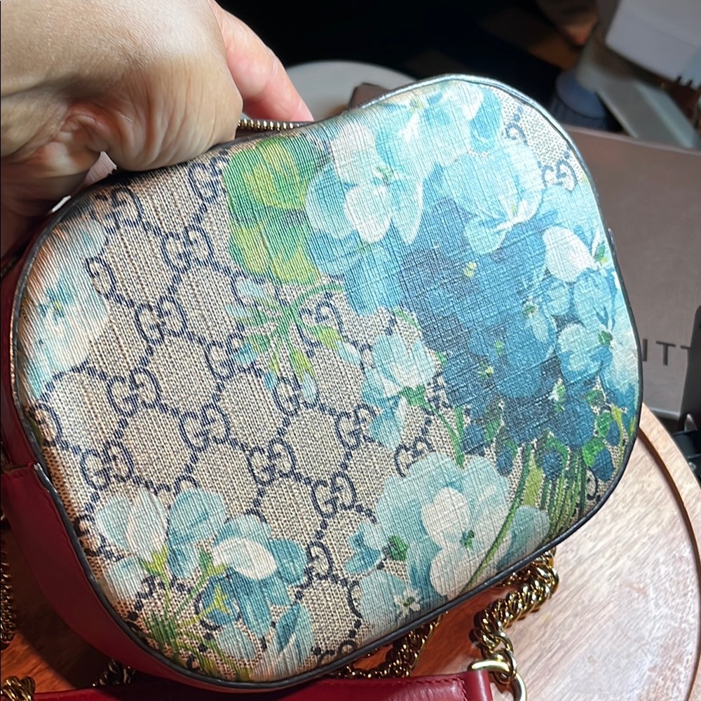 Gucci Blue and Gold Crossbody Bag with Iconic Design - Picture 12 of 17